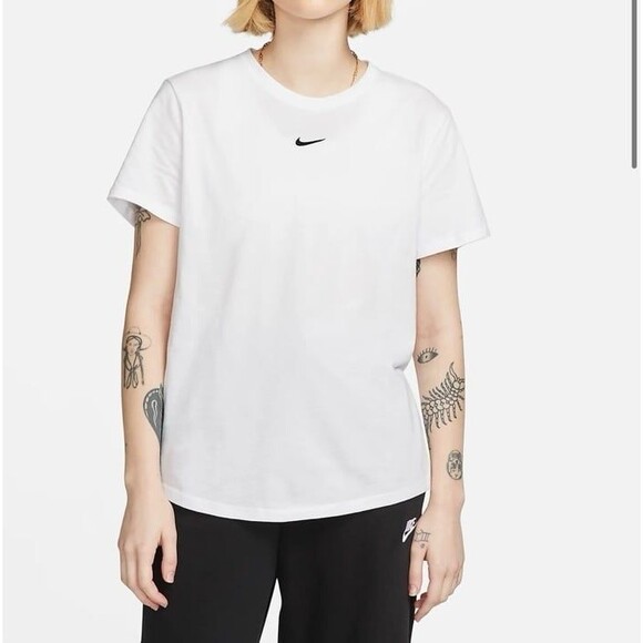 Nike Tops - Nike Essential T-Shirt Womens XL Short Sleeve Embroidered Swoosh White Black